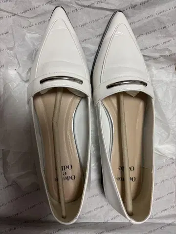 ODETTE E ODILE 화이트 스틸레토 펌프스 24.5cm