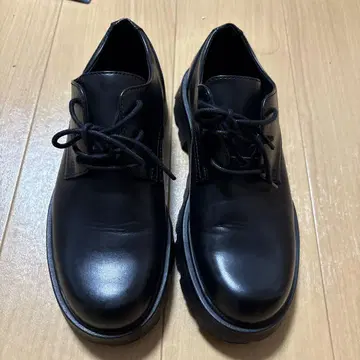 블랙 가죽 레이스업 슈즈