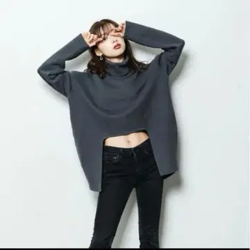 LEANN MOMENT 그레이 터틀넥 맨투맨