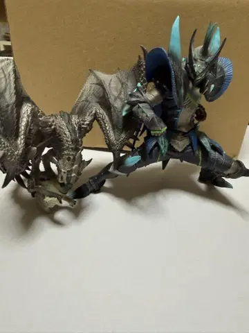 몬스터 헌터 피규어 은 레우스 레어종 심연 장비