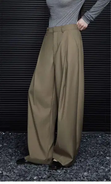 베이지 와이드 팬츠 플리츠