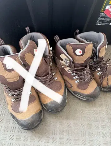 CARAVAN 등산화 브라운