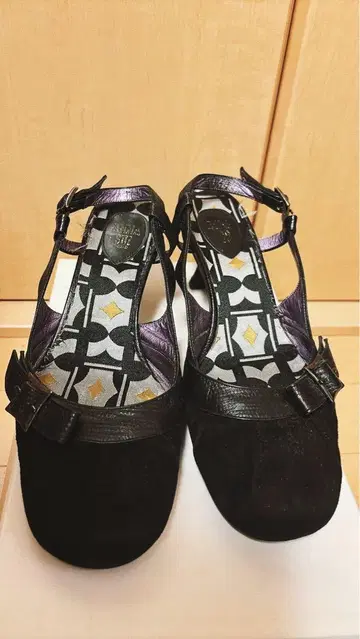 ANNA SUI 펌프스
