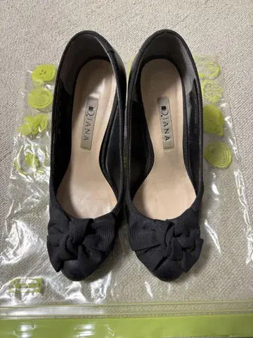 DIANA 블랙 리본 포함 하이힐