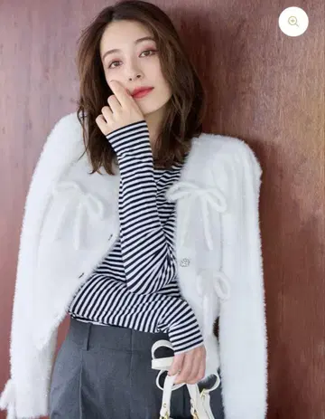 반짝이는 라메 가디건 chesty 화이트