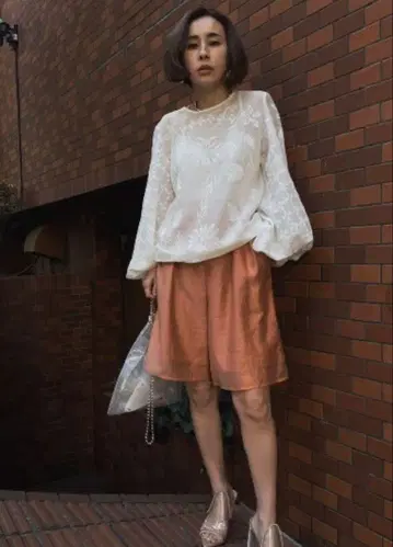 Ameri VINTAGE 꽃무늬 자수 화이트 긴팔 상의