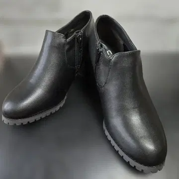 Fin 블랙 지퍼 부츠