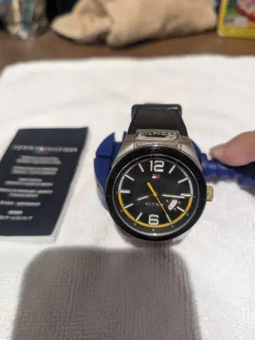 TOMMY HILFIGER 아날로그 손목시계 작동품