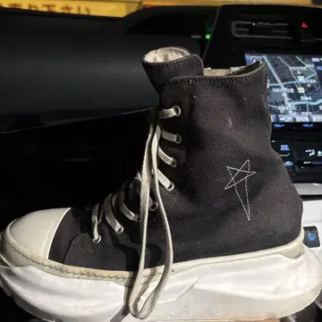 블랙 하이컷 스니커즈 통굽