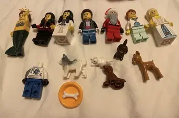 레고 미니 피규어 세트 7체 (몸통 1체 추가)와 동물 5체