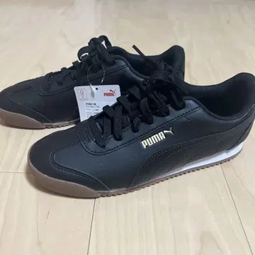 미사용 새상품 PUMA 블랙 스니커즈 츄리노FSL 24.5cm