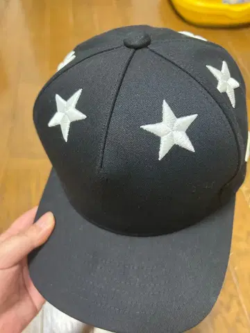 별 자수 캡 블랙