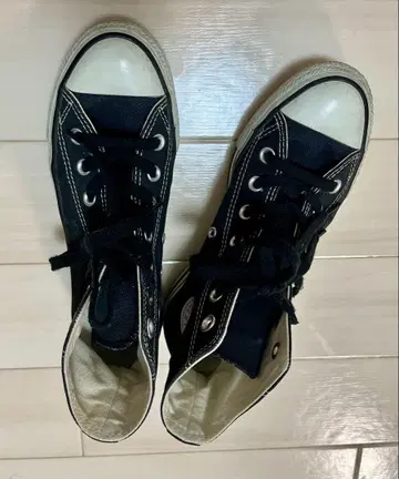 CONVERSE 블랙 하이컷 스니커즈