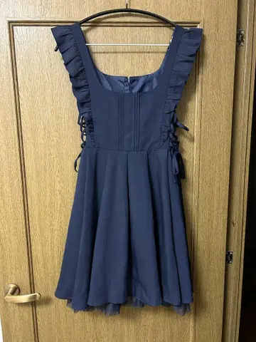 [새상품급] 시크릿허니 네이비 프릴 원피스 A라인
