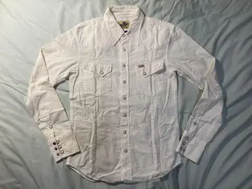 Wrangler 화이트 긴팔 셔츠 AKM M