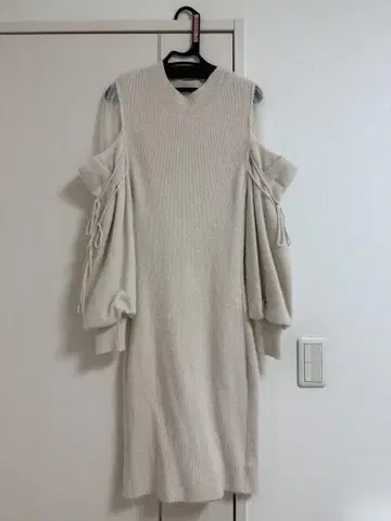 SNIDEL 시스루 숄더 미니 니트 원피스