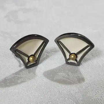 새상품급 KARL LAGERFELD 빈티지 귀찌