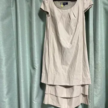 [ 로페 ] 새상품급 베이지 반팔 무릎 기장 티어드 원피스