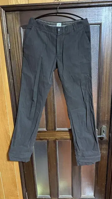CPcompany 다크 브라운 슬림핏 팬츠