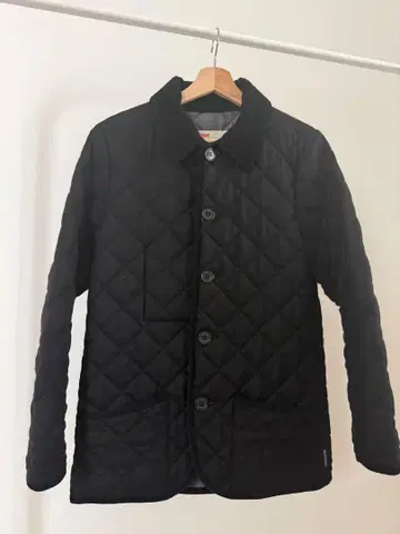 Traditional Weatherwear 퀼팅 자켓 블랙