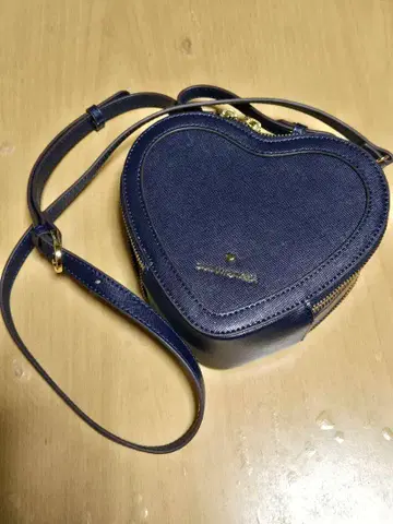 사만사베가 하트 네이비 백