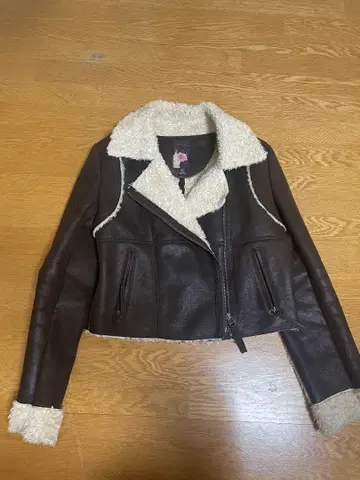 [ 가격 인하 ] ZARA 보아 달린 브라운 가죽 숏 자켓