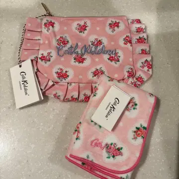 Cath Kidston 프릴 파우치와 타월 세트