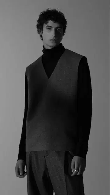 COS 그레이 슬리브리스 베스트