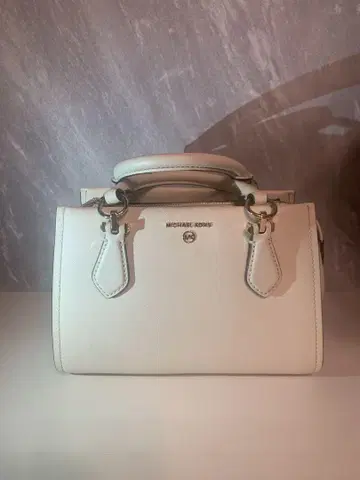 [ 새상품급 ] MICHAEL KORS 화이트 미니 핸드백