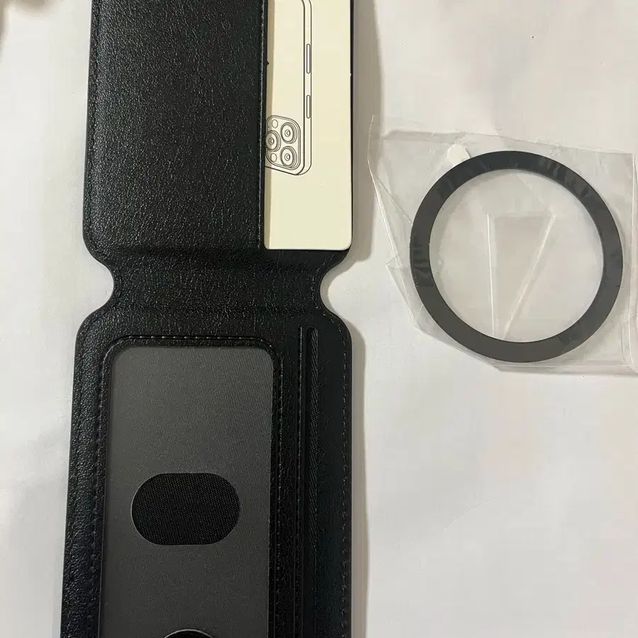 MagSafe Black Leather Phone Card Holder on Bunjang Global Site.