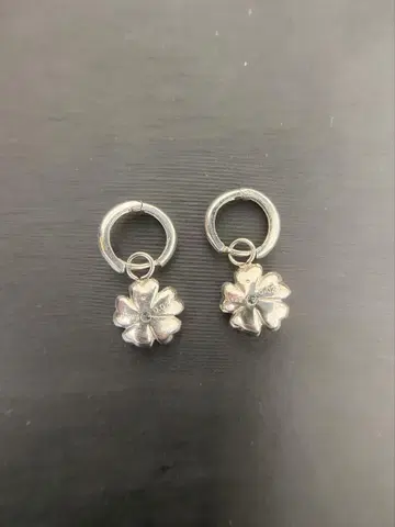 K14WG 꽃 모양 귀걸이