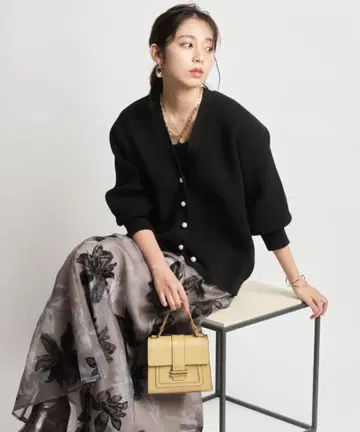 저스길리티 펄 단추 루즈핏 가디건