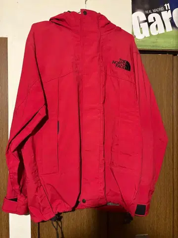 THE NORTH FACE 레드 나일론 자켓