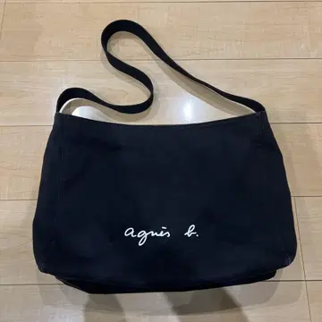 agnes b. 블랙 숄더백