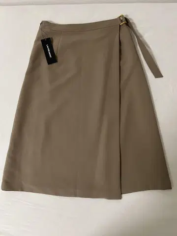 새상품 로트레아몽 베이지 랩 스타일 타이트 스커트 새상품