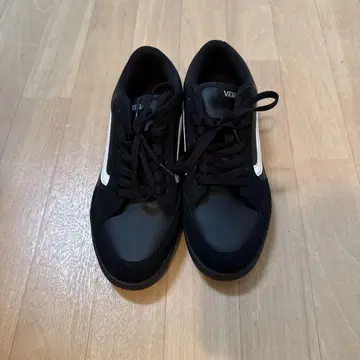 VANS 블랙/화이트 스니커즈