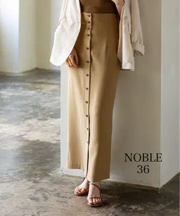 NOBLE 프론트 오픈 I 라인 스커트 36