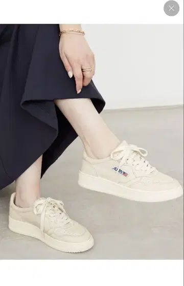 [ AUTRY/오토리 ] MEDALIST LOW