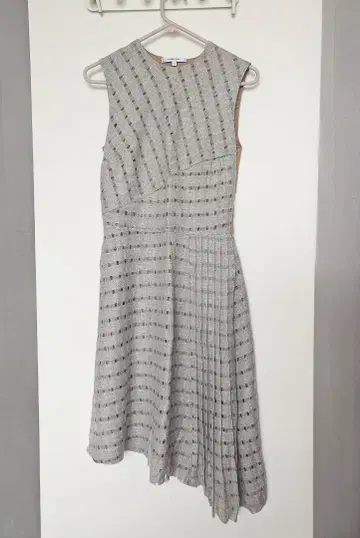 새상품급 carven 칼벤 플리츠 비대칭 원피스 그레이