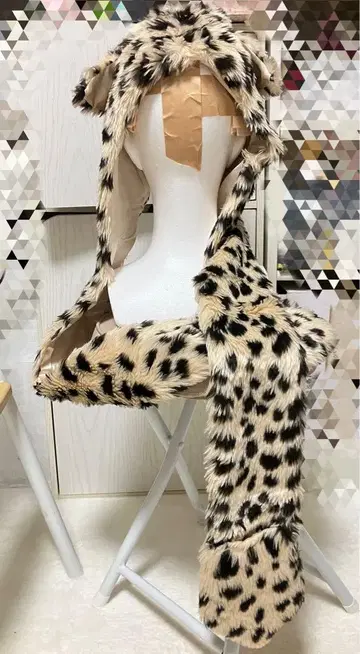 레오파드 무늬 귀 달린 머플러