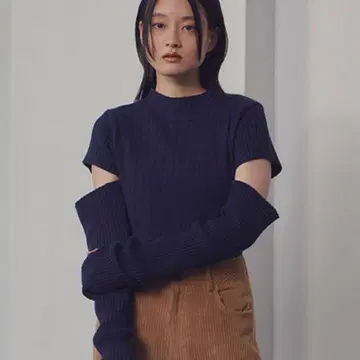 Charm cut cable knit