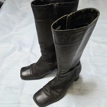 천연 가죽 레더 다크 브라운 롱 부츠 중간 힐