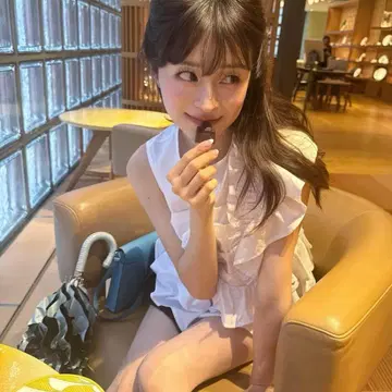 bibiy 프릴 블라우스 2025
