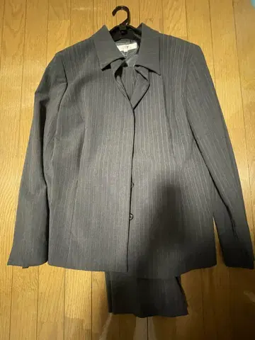 그레이 스트라이프 비즈니스 정장 23구