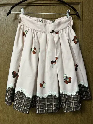 앙크루즈 백리본 체리 프린트 플레어 스커트