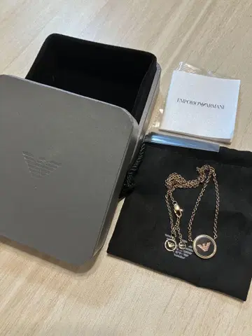 엠포리오 아르마니 골드 목걸이 남성용 여성용