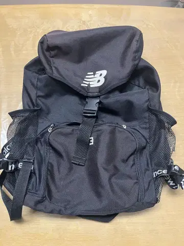 New Balance 블랙 백팩