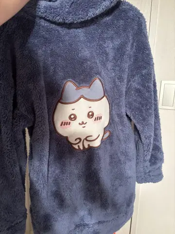 하치와레 GU 콜라보 후드티