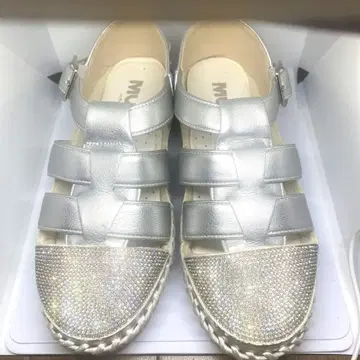 MUUM 실버 스트랩 샌들
