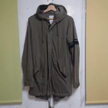 올리브 그린 후드 부착 모즈 코트